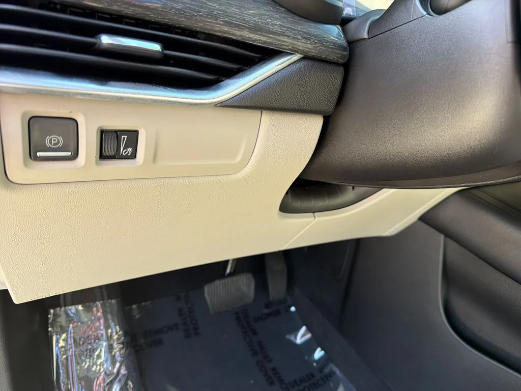 Used 2021  Cadillac Premium Luxury image 20