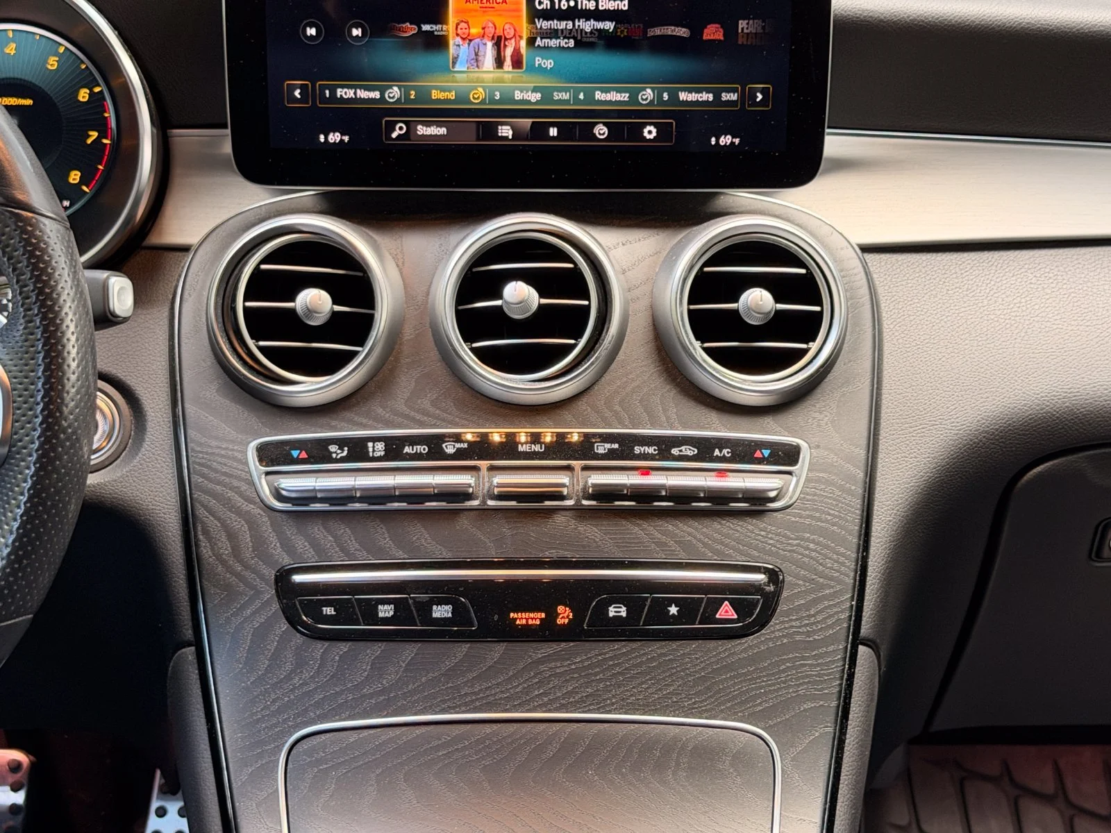 Used 2022 Selenite Gray Metallic Mercedes-Benz GLC 300 image 19