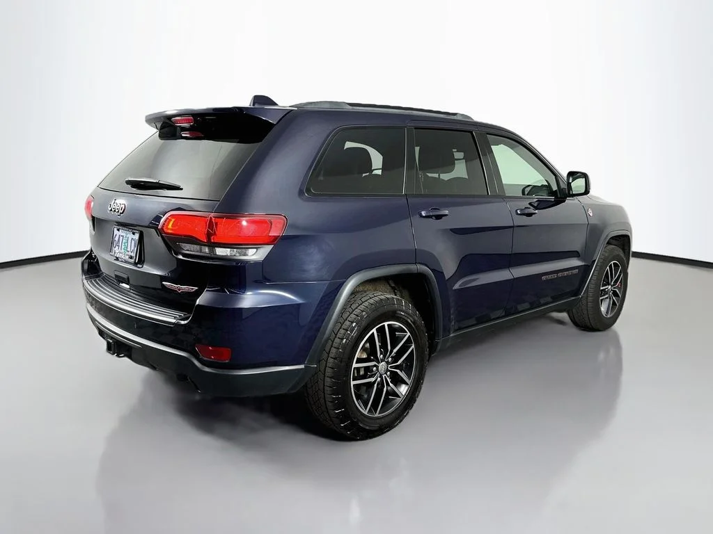 Used 2018 True Blue Pearlcoat Jeep Trailhawk image 8