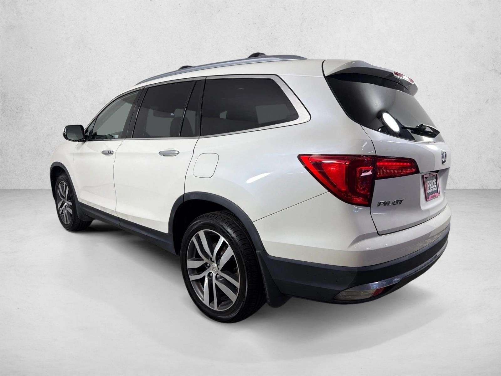 Used 2018 White Diamond Pearl Honda Touring image 7