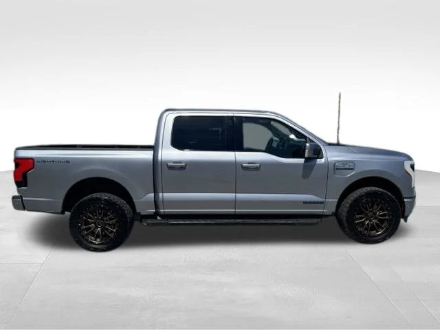 Used 2022 Blue Ford Lariat image 9