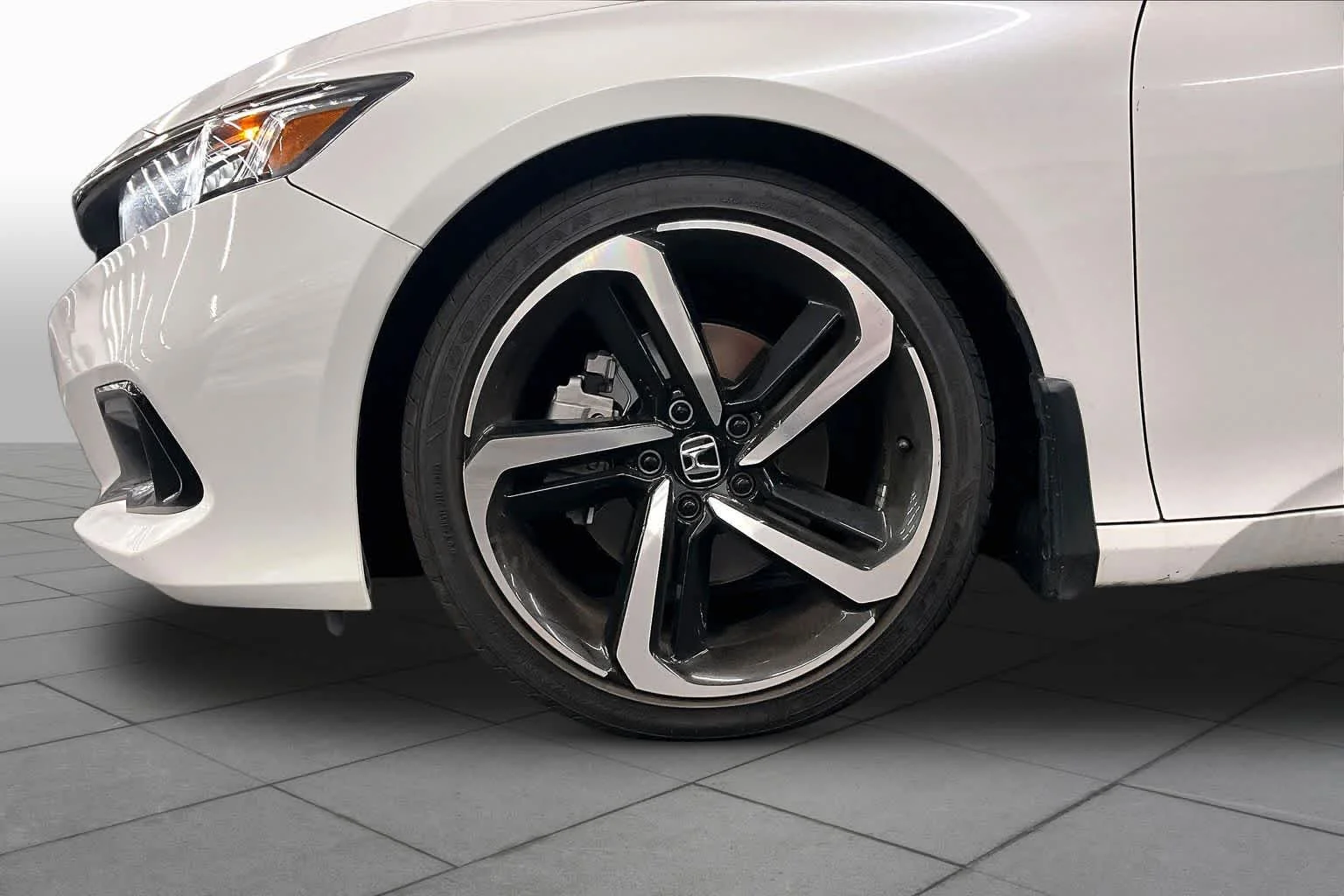 Used 2022 Platinum White Pearl Honda Sport image 11
