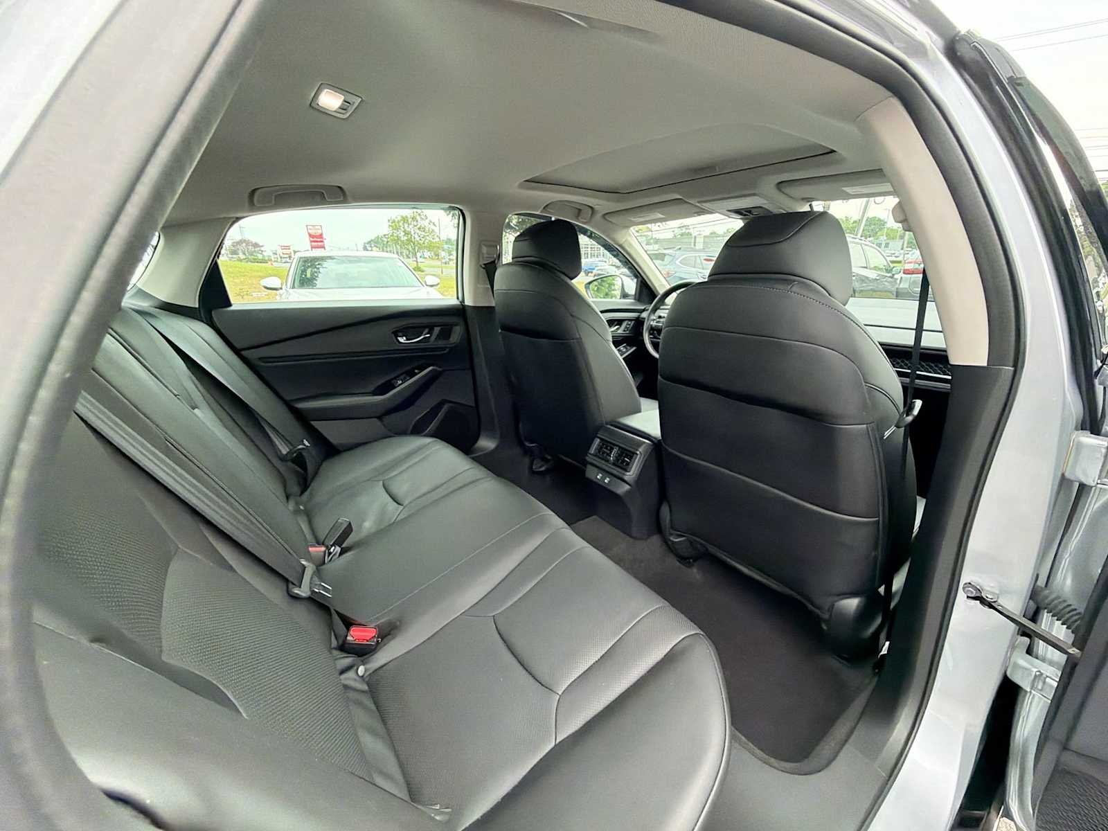 Used 2023 Lunar Silver Metallic Honda Touring image 14