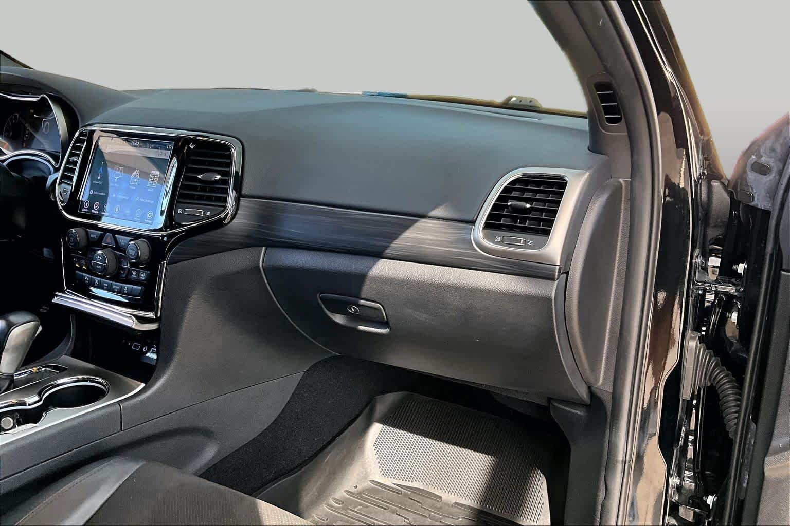 Used 2020 Diamond Black Crystal Pearlcoat Jeep North image 19