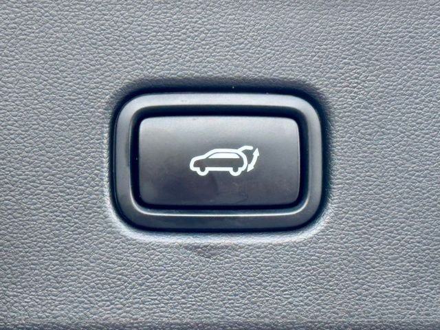 Used 2025 White Hyundai SEL image 35