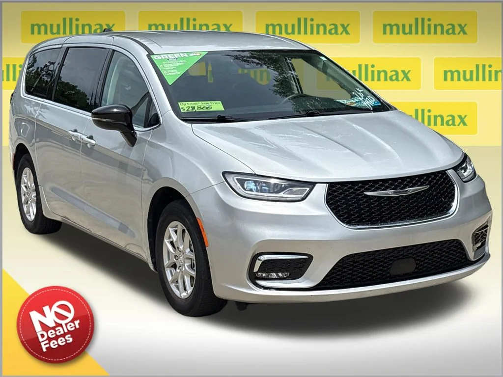 2024 Chrysler Pacifica Touring L's photo