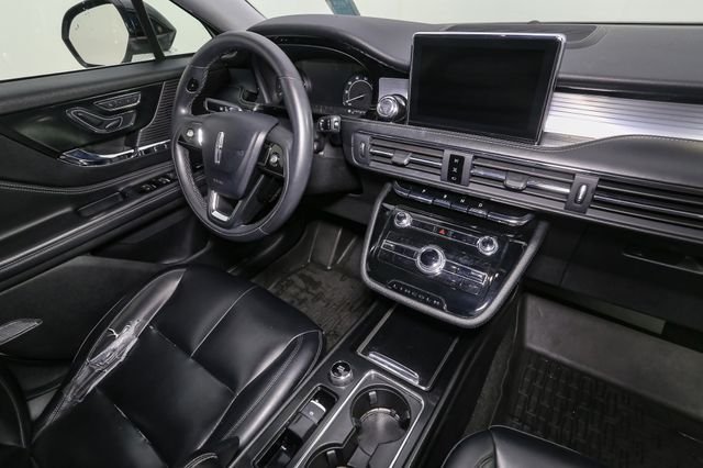 Used 2022 White Lincoln Standard image 17