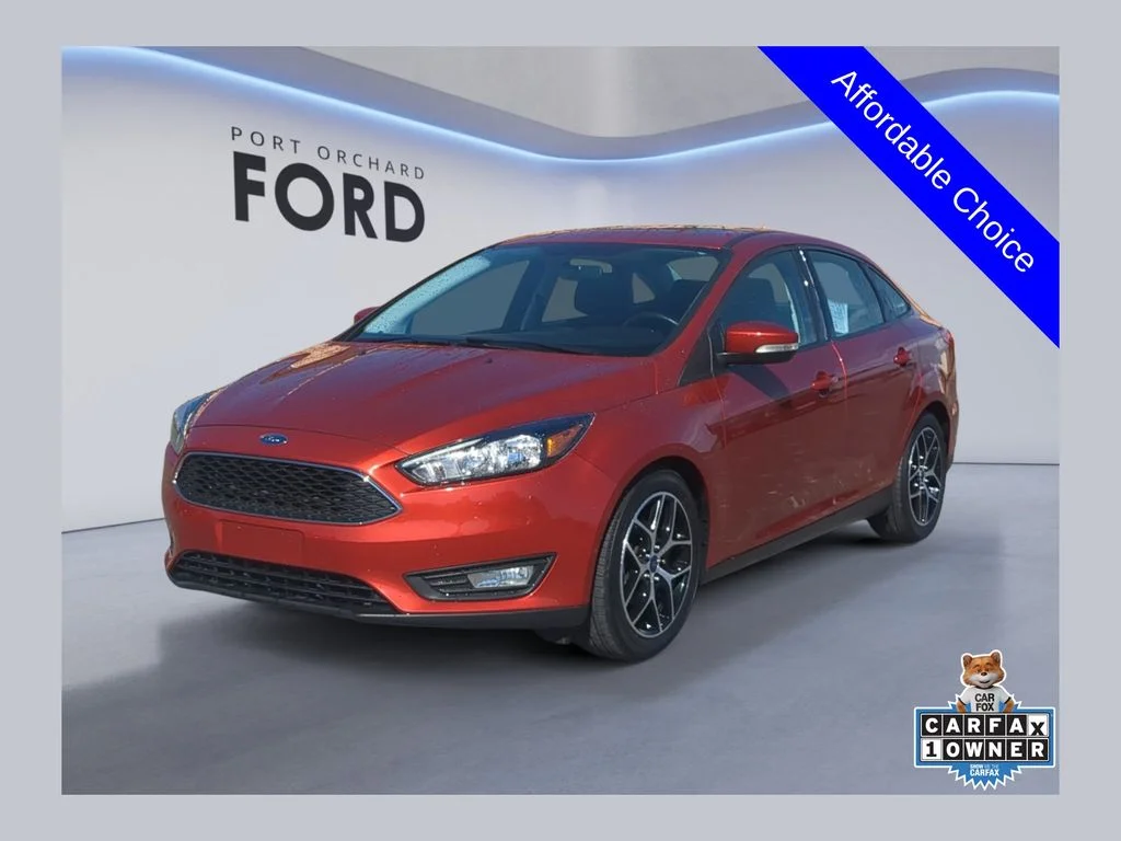 Used 2018 Red Ford SEL image 1