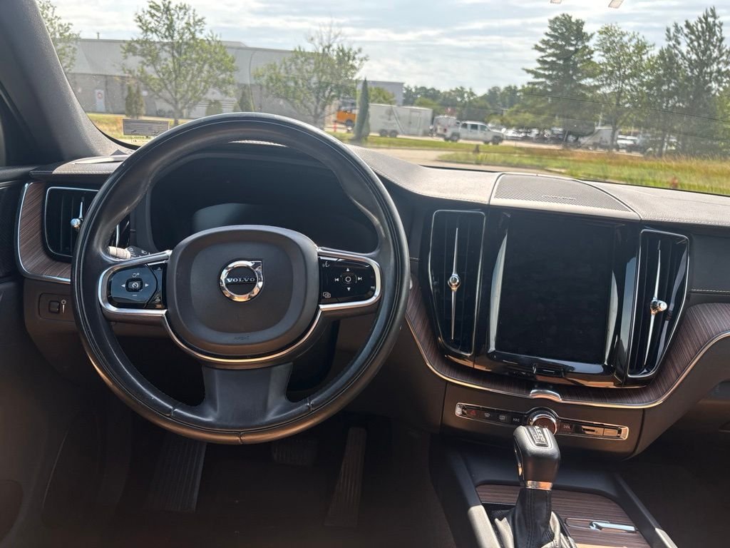 Used 2019 Black Volvo T5 Inscription image 13