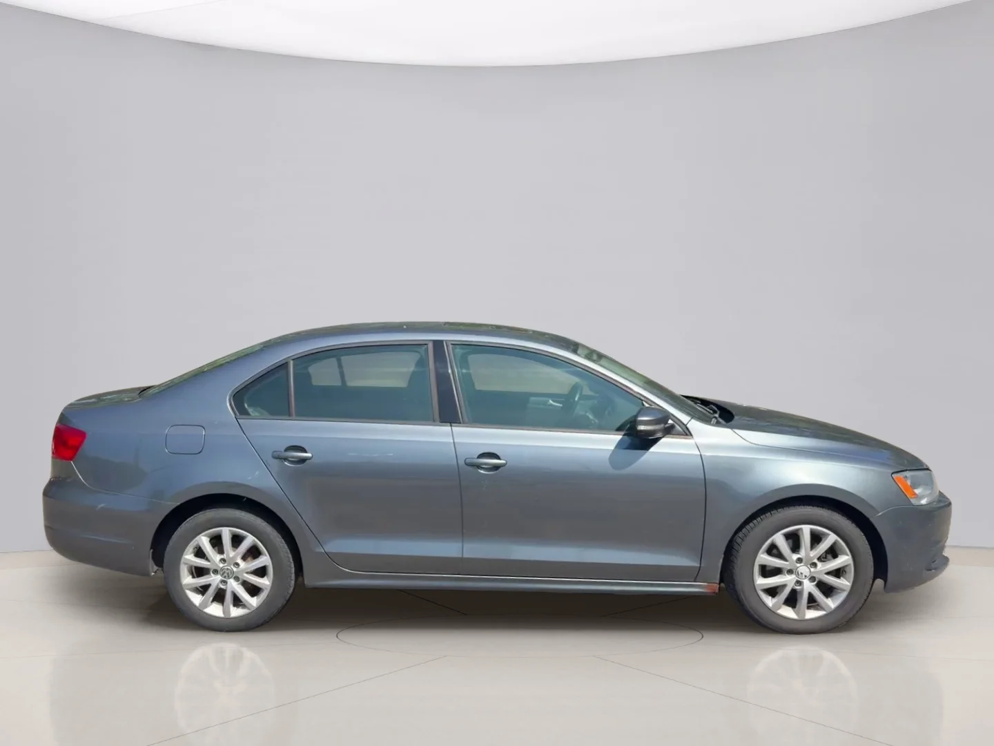 Used 2011 Black Volkswagen SE image 6