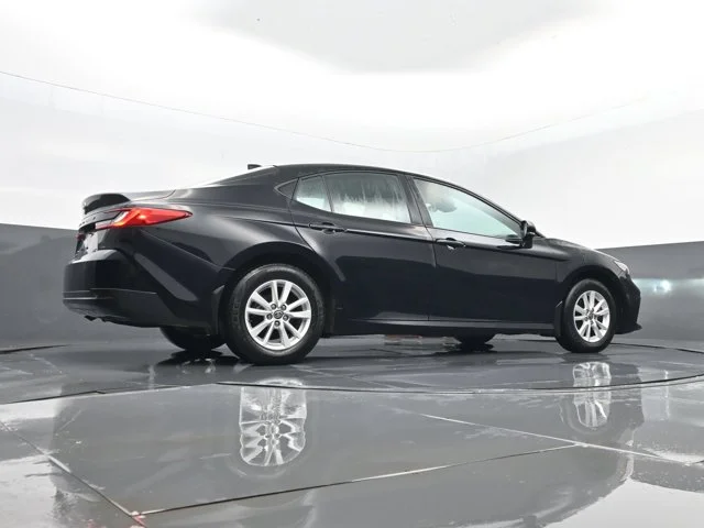 Used 2025  Toyota LE image 23