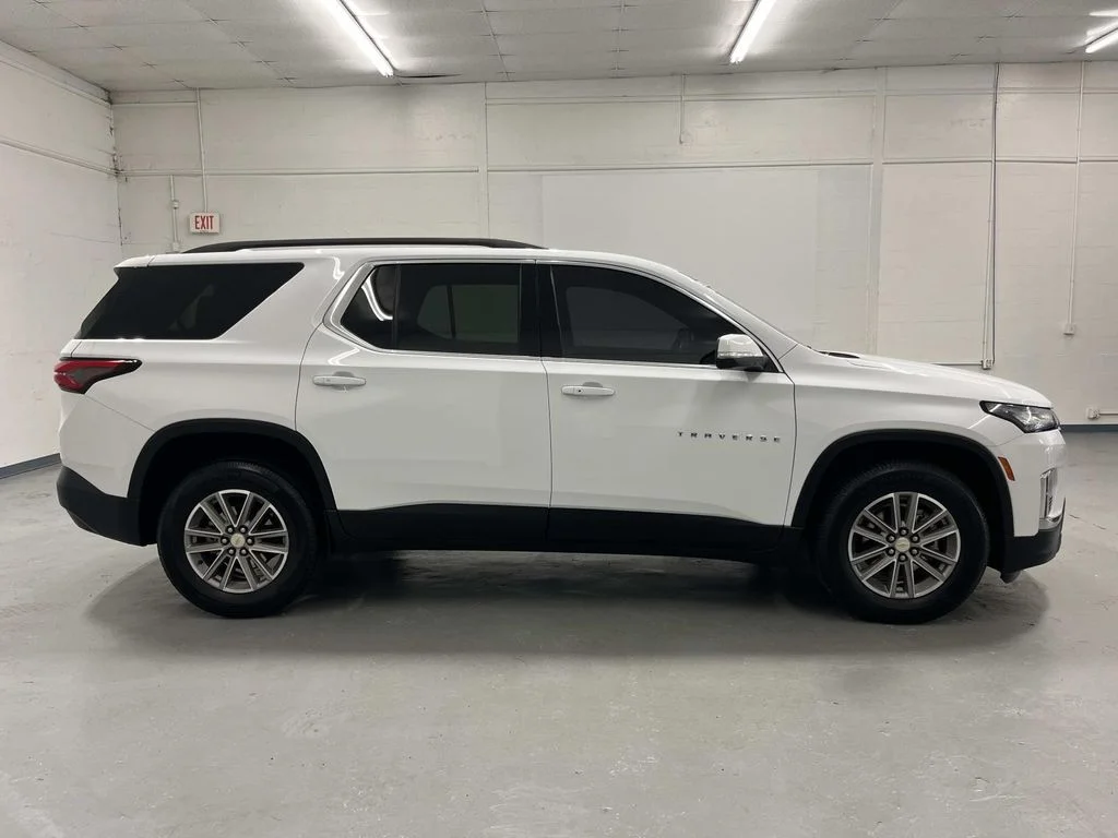Used 2022 Summit White Chevrolet LT Cloth image 2