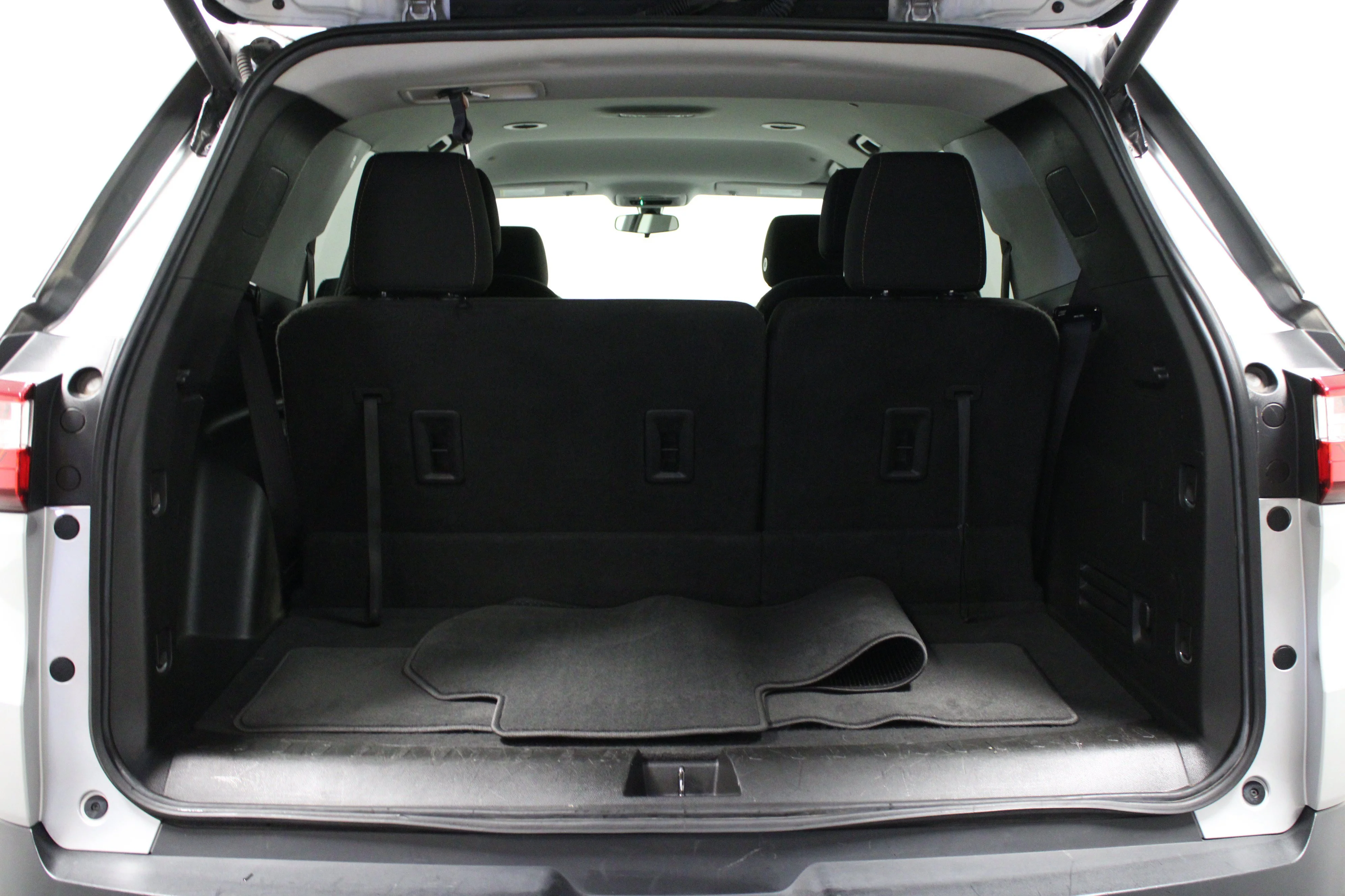 Used 2020 SILVER ICE METALLIC Chevrolet LT Cloth image 15