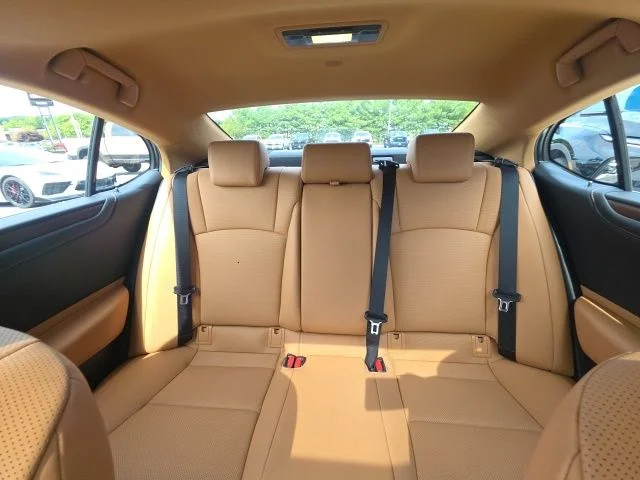 Used 2025 White Lexus 350 image 34