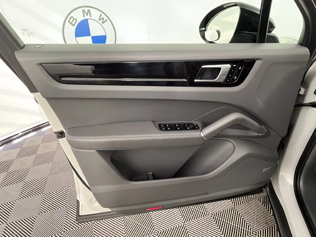 Used 2021 Chalk Porsche Base image 30