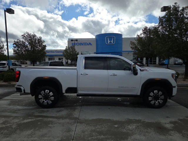 Used 2024 White GMC Denali image 4