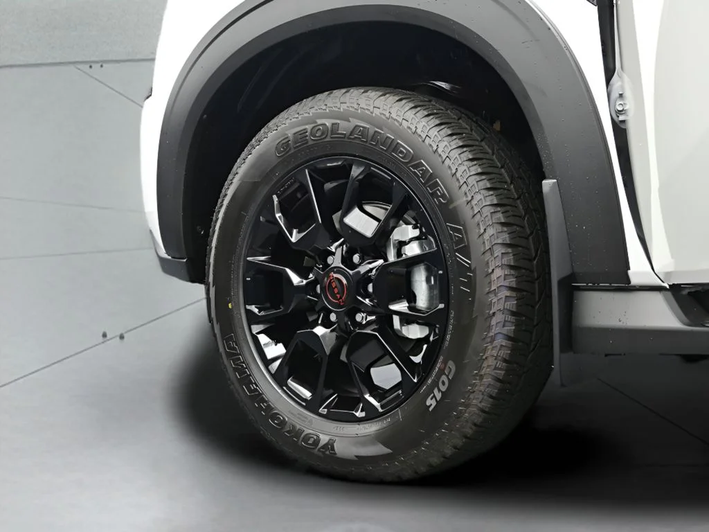 New 2025 2t Wht Blk Nissan PRO-4X image 25