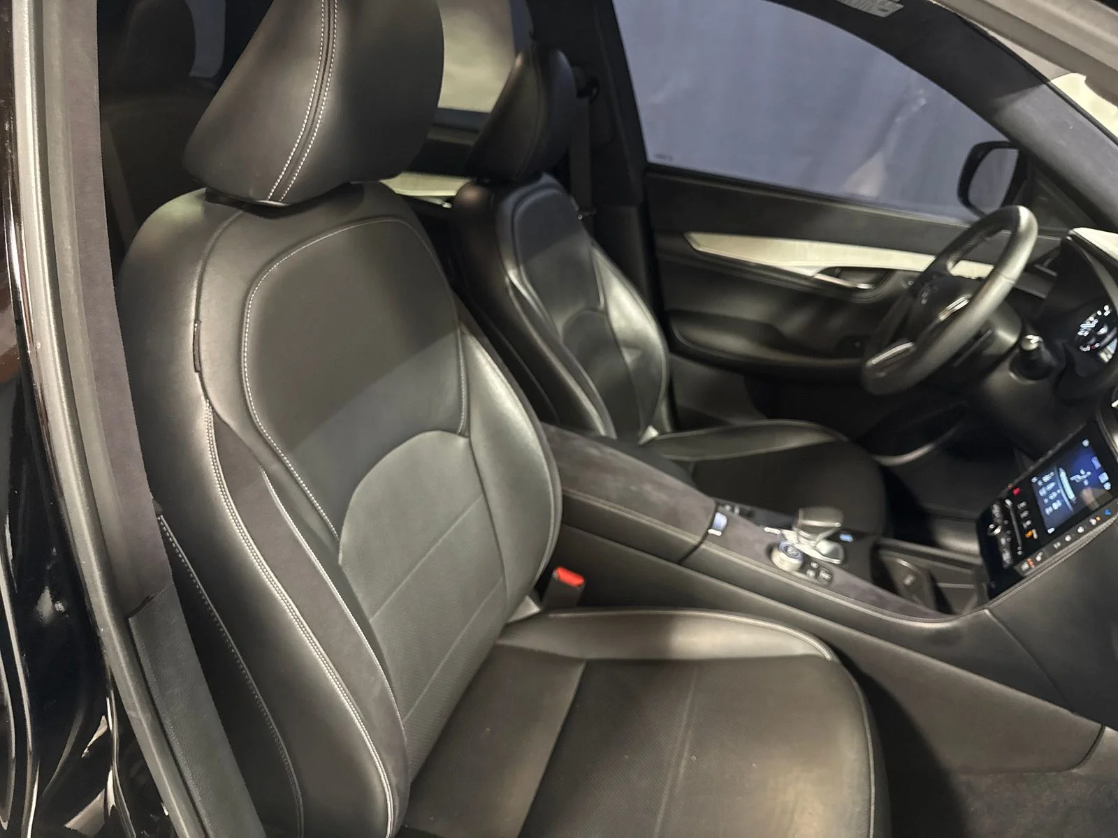 Used 2019  INFINITI ESSENTIAL image 25