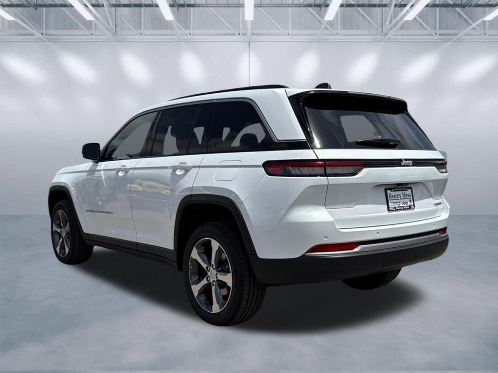 New 2026 Bright White Clear-Coat Exterior Paint Jeep Limited image 4