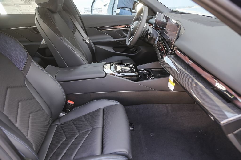 New 2026 Tanzanite Blue II Metallic BMW 540i xDrive image 13