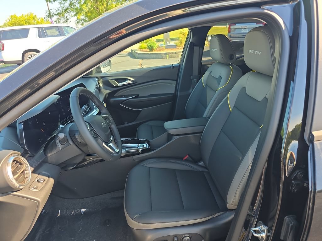 New 2026 Mosaic Black Metallic Chevrolet ACTIV image 9