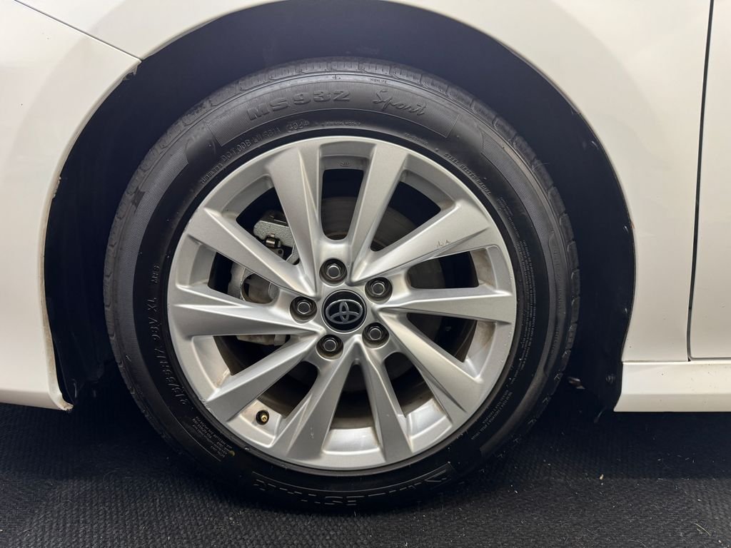 Used 2024 Ice Toyota LE image 12