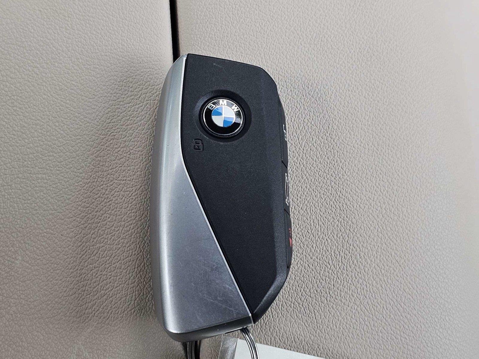 Used 2025 Dark Graphite Metallic BMW xDrive50 image 34