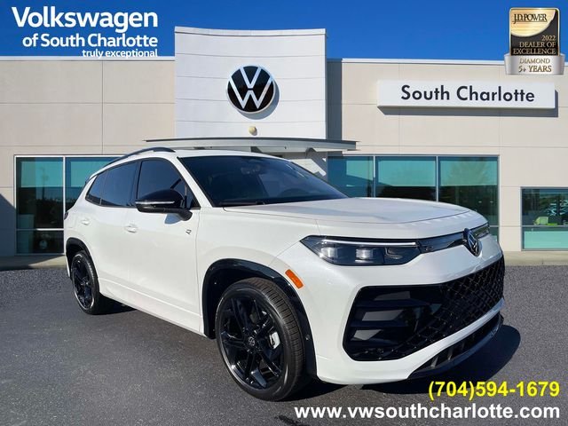 2026 Volkswagen Tiguan 2.0T SE R-Line Black's photo