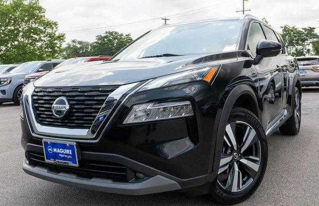 Used 2021 Black Nissan SL image 1