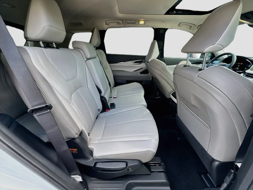 New 2027 White INFINITI LUXE image 30