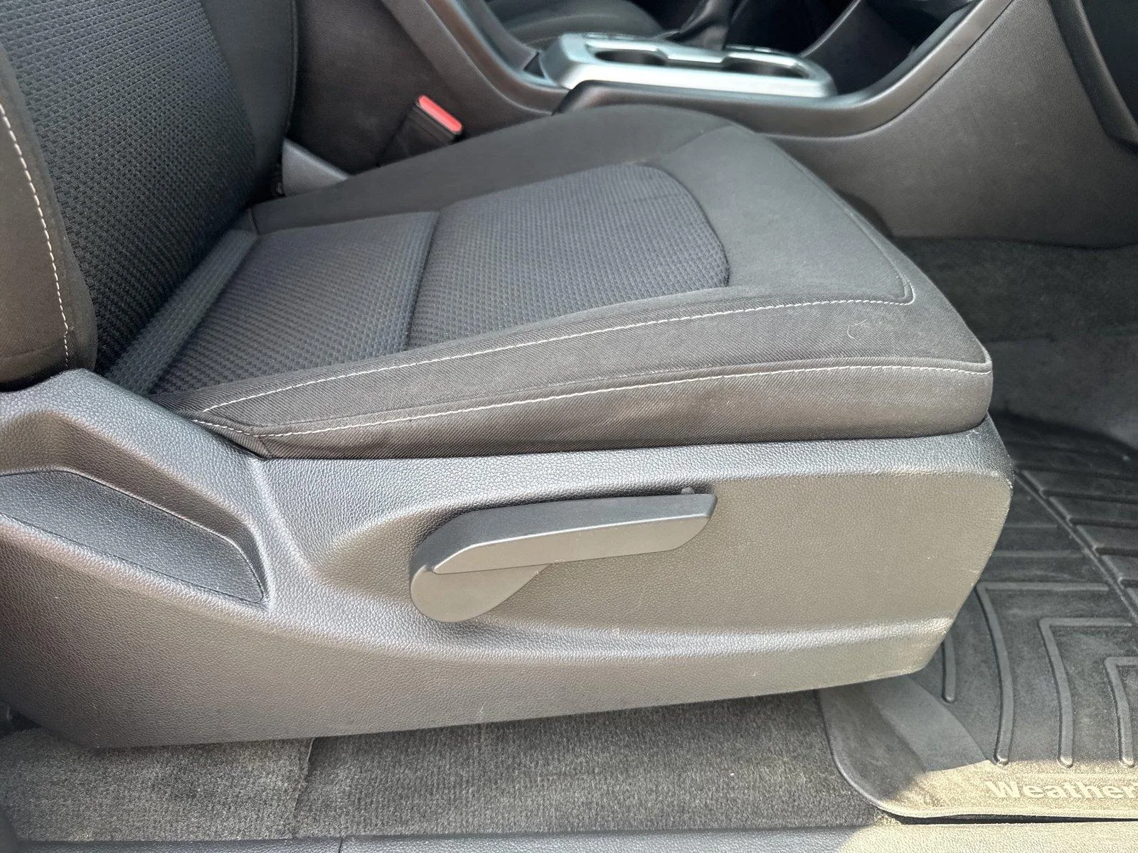 Used 2018 SILVER ICE METALLIC Chevrolet 2WD LT image 34