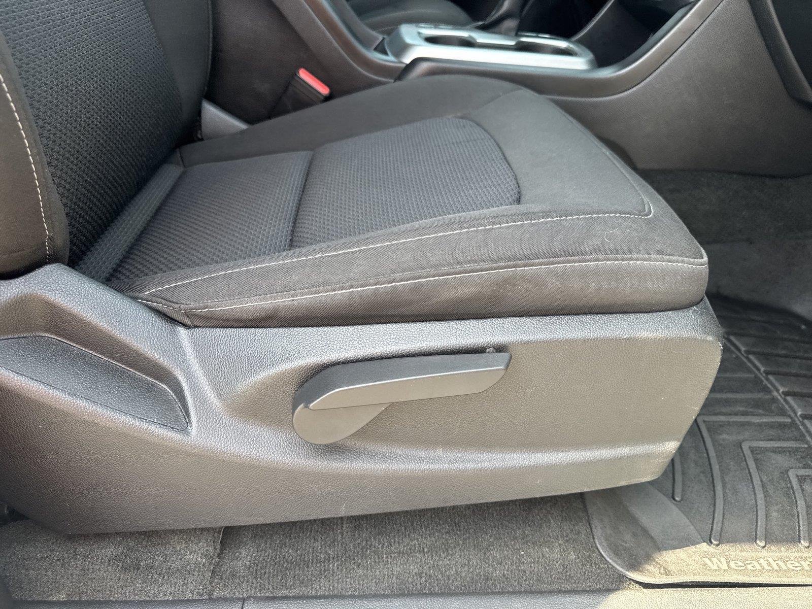 Used 2018 SILVER ICE METALLIC Chevrolet 2WD LT image 34