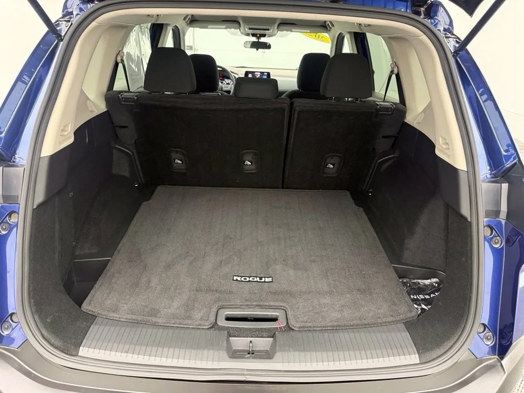 Used 2023 Blue Nissan S image 39