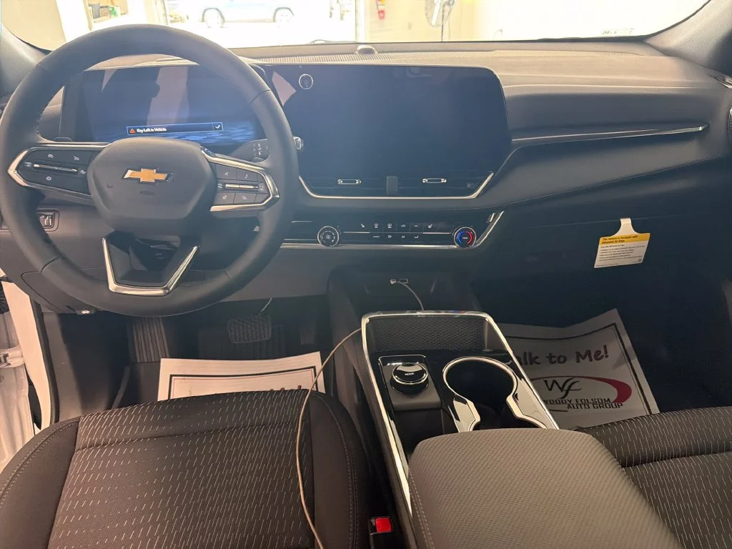 New 2027 Summit White Chevrolet LT image 13