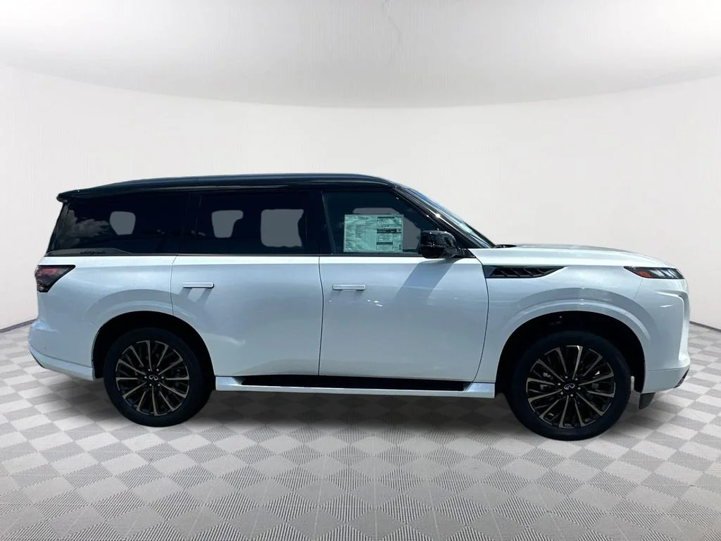 New 2027 2T RADIANT WHIT INFINITI Autograph 4WD image 4