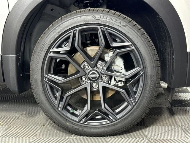 New 2026 Aspen White TriCoat / Super Black Two-tone Nissan SR image 10