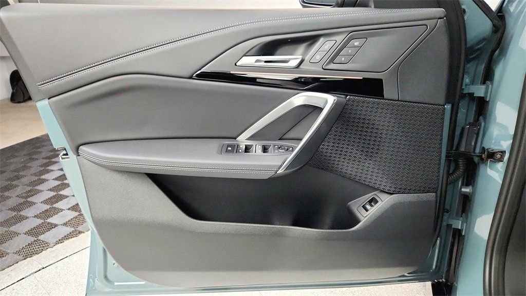 Used 2026 Cape York Green Metallic BMW xDrive28i image 18