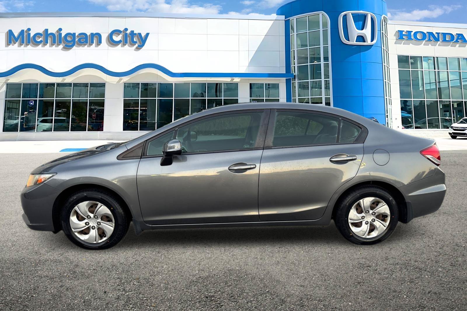 Used 2013  Honda LX image 2