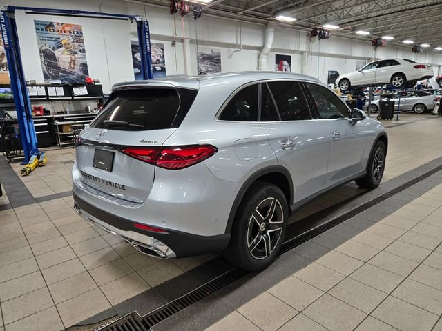 Used 2026  Mercedes-Benz GLC 300 image 3