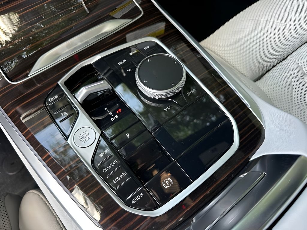 New 2026 Mineral White Metallic BMW sDrive40i image 18