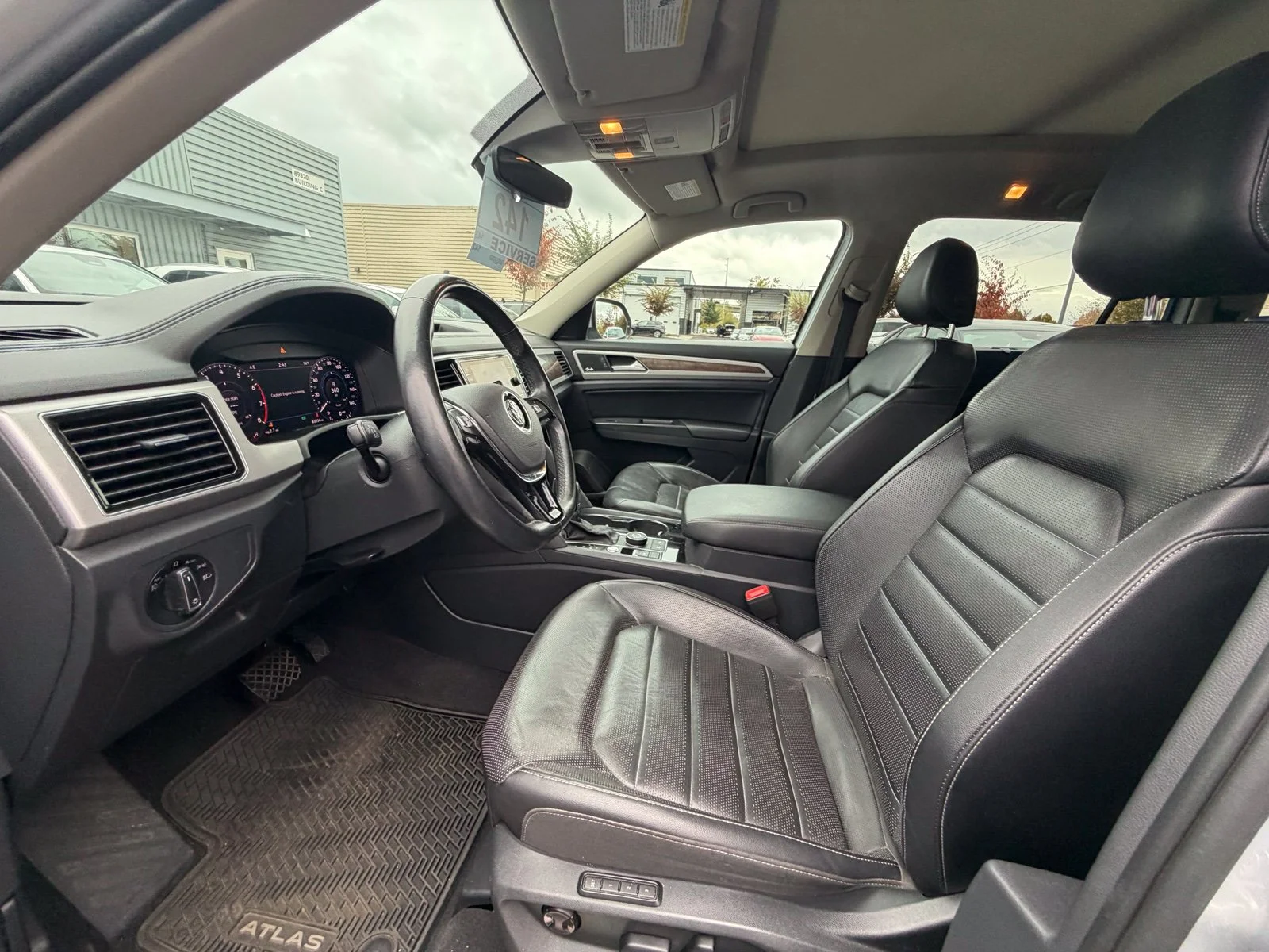 Used 2018 Silver Volkswagen SEL Premium image 11