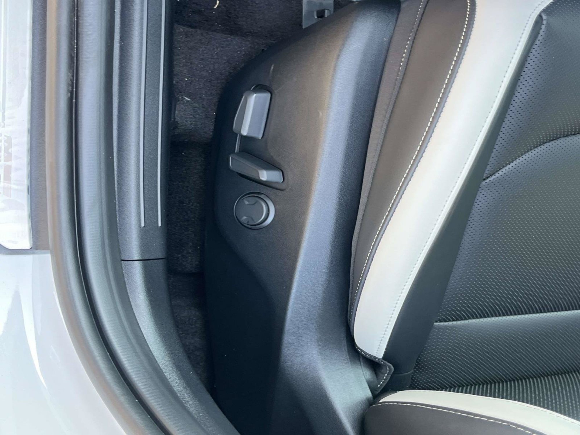 New 2026 Snow White Pearl Kia GT-Line image 22