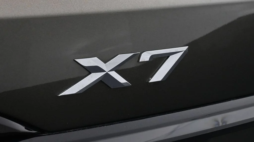 Certified Used 2025 Green BMW xDrive40i image 21