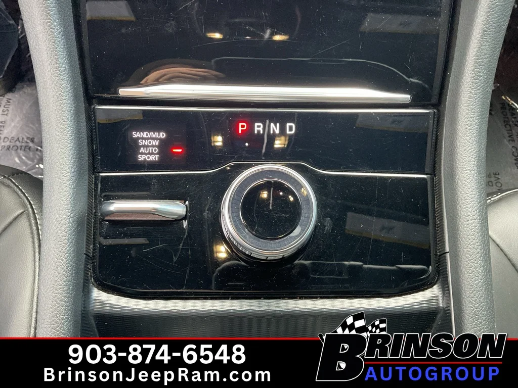 Used 2025 Diamond Black Crystal Pearlcoat Jeep Limited image 30