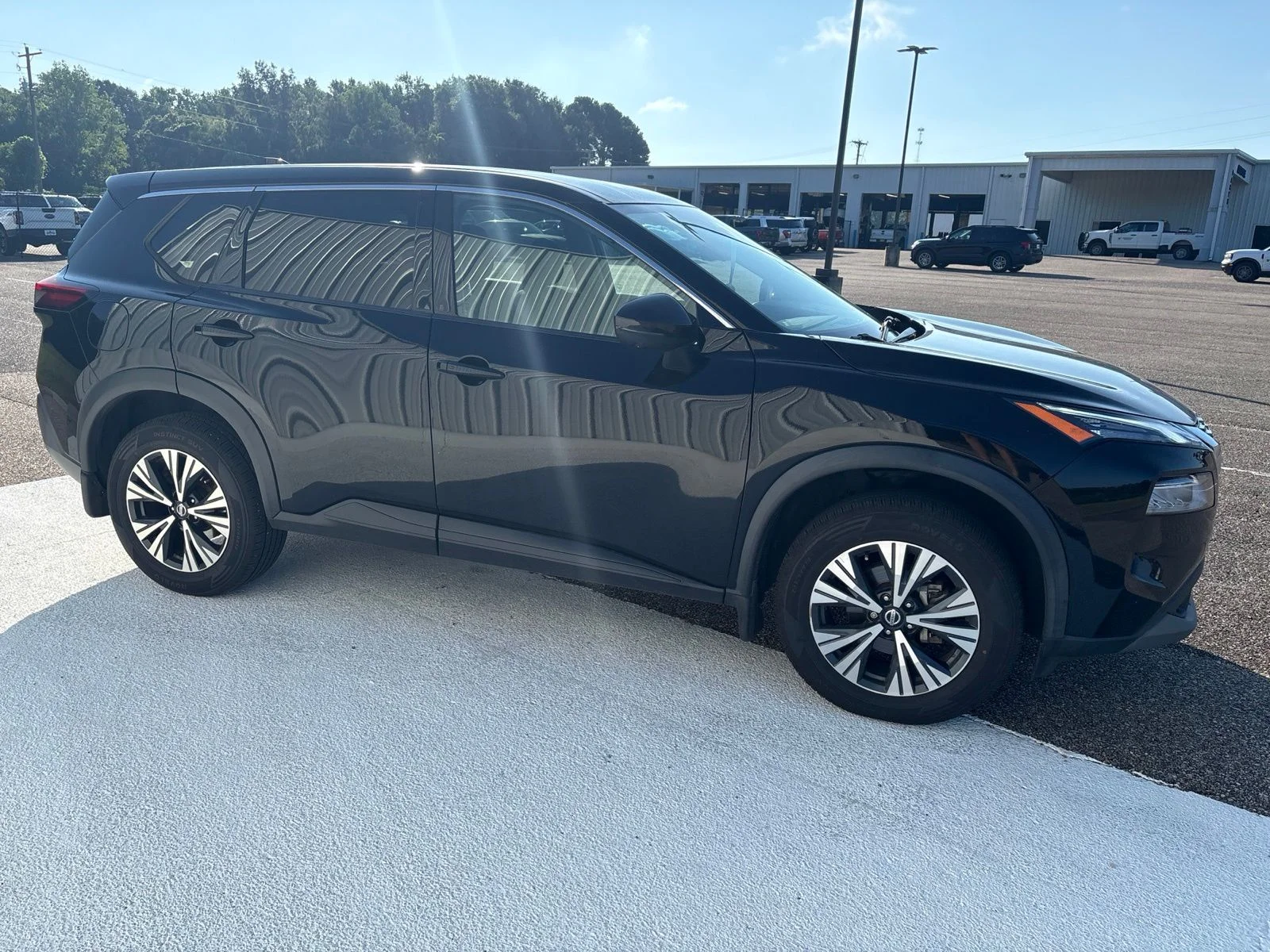Used 2021 Black Nissan SV image 3