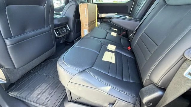 2026 Ford F-450 Super Duty Platinum - Photo 18