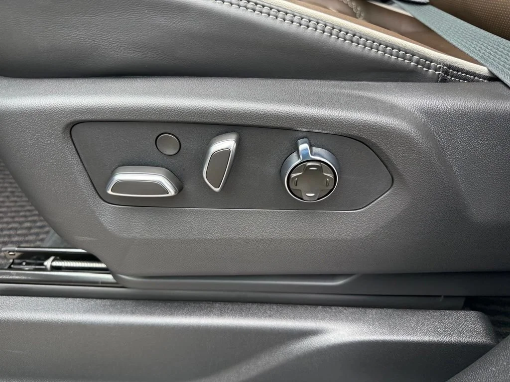 New 2026 Glacier White Tricoat GMC Denali Ultimate image 10