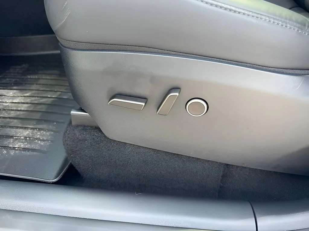 Used 2025  Tesla Long Range image 10