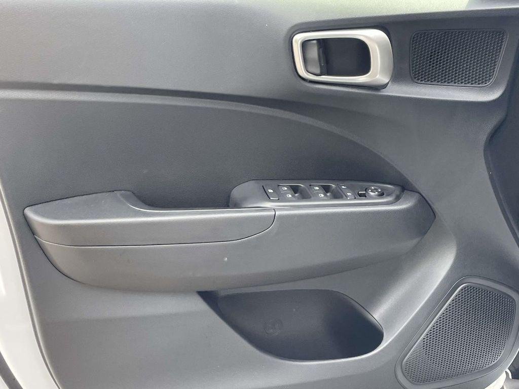 New 2026 White Hyundai SE image 13