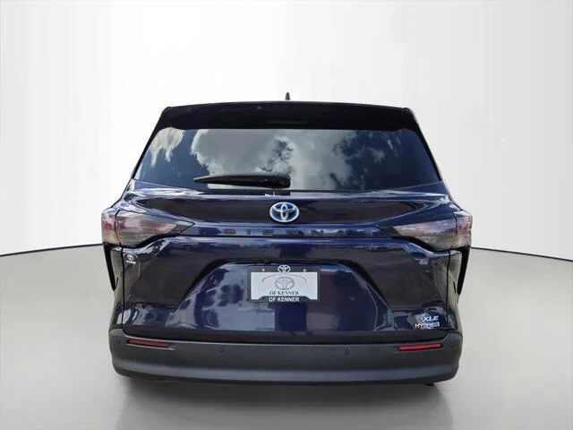 Used 2023 Blueprint Toyota XLE 8-Passenger image 4